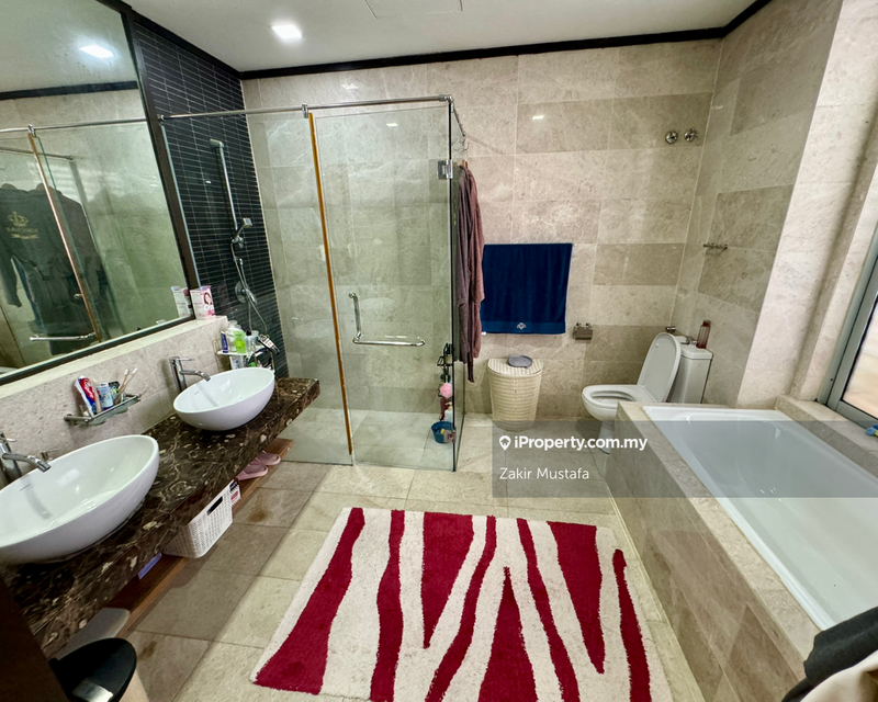 Rumah Berkembar untuk Dijual di Seksyen 13, Shah Alam oleh Zakir Mustafa - Masyer bathroom with bath tub - iProperty.com.my