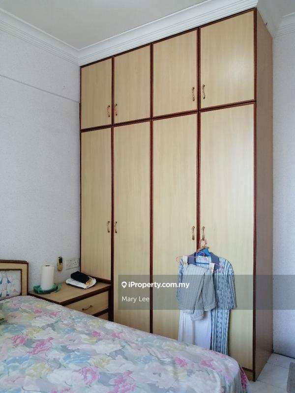 Apartment for Sale in Sinar Bukit Dumbar by Mary Lee - master wardrobe - iProperty.com.my