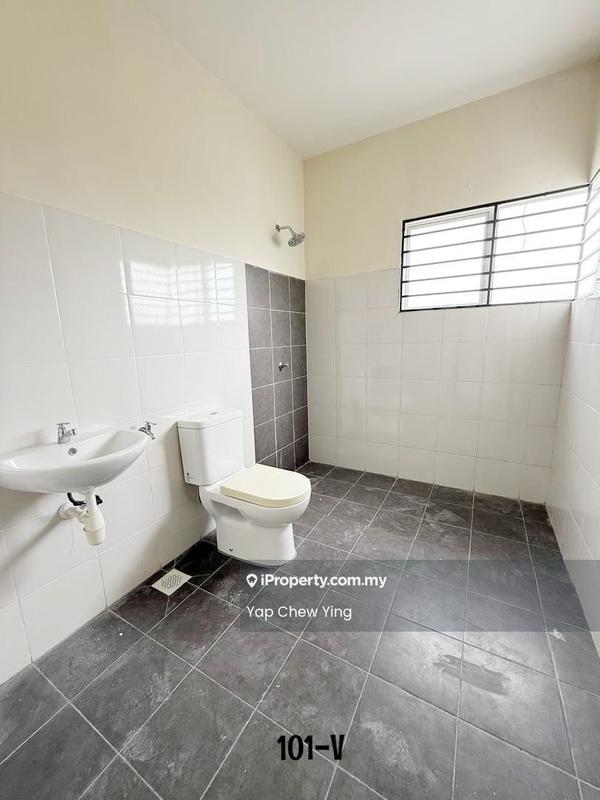 Rumah Berangkai 2.5 Tingkat untuk Dijual di Taman Sri Gadong, Klang oleh Yap Chew Ying - Bathroom - iProperty.com.my