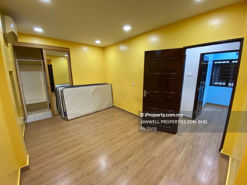 For Sale - Villa OUG