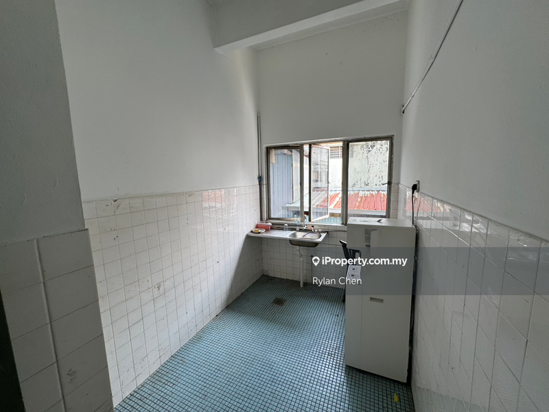 Kilang Berkembar untuk Dijual di Taman Sri Serdang, Seri Kembangan oleh Rylan Chen - iProperty.com.my