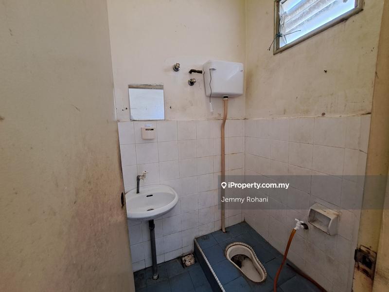 Rumah Berangkai 2 Tingkat untuk Dijual di BBN, Nilai oleh Jemmy Rohani - iProperty.com.my