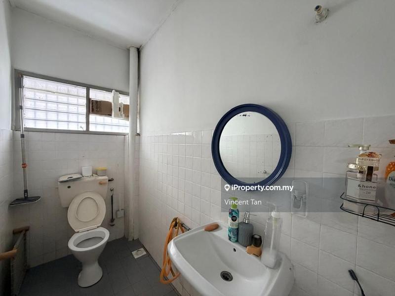 Rumah Berangkai 2 Tingkat untuk Dijual di Taman Bukit Serdang, Seri Kembangan oleh Vincent Tan - iProperty.com.my