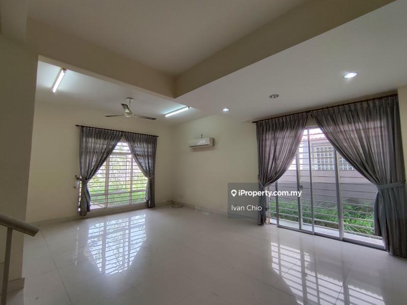 Rumah Berkembar untuk Dijual di Taman Kipark, Puchong oleh Angel Lin - iProperty.com.my