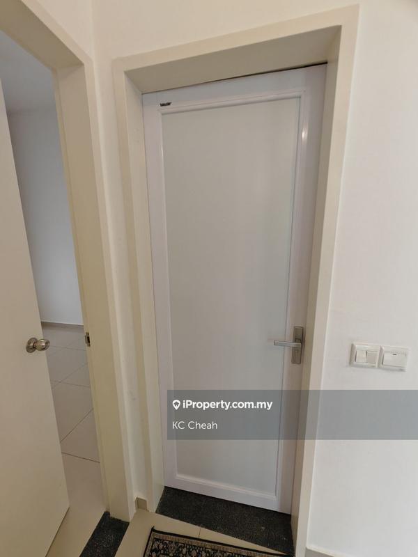 Rumah Berangkai 2 Tingkat untuk Disewa di AVENHAM GARDEN Corner Lot, Puncak Alam oleh KC Cheah - New custom-made bathroom door - iProperty.com.my