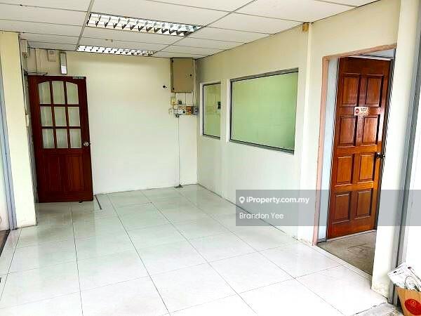 Shop / Office untuk Disewa di Taman Sri Serdang, Seri Kembangan oleh Brandon Yee - Interior - iProperty.com.my