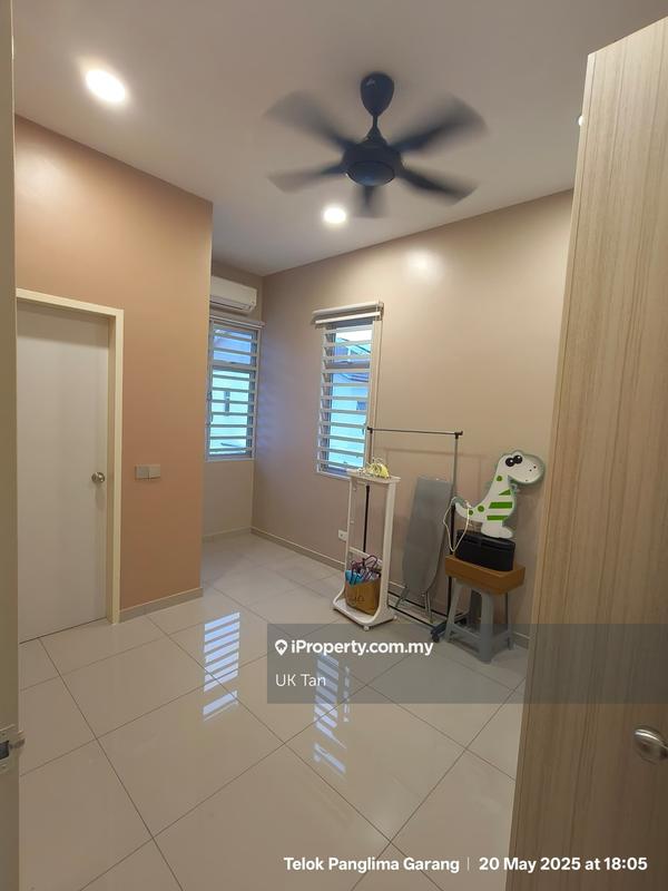 Rumah Teres untuk Dijual di qi6mk, Telok Panglima Garang oleh UK Tan - iProperty.com.my
