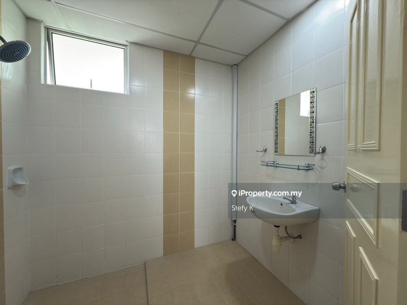 Condominium for Sale in The Waterfront Condominium by Stefy K - iProperty.com.my