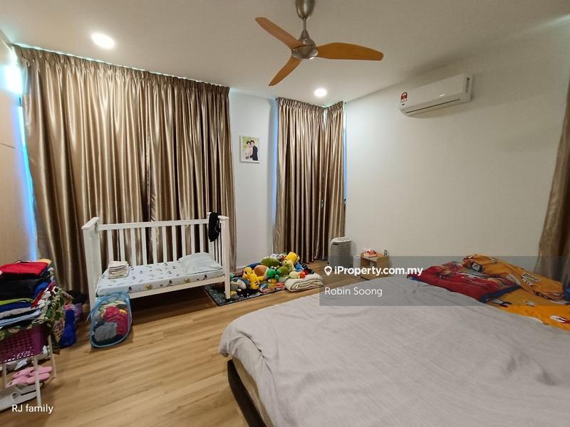 2.5-storey Terraced House for Sale in 8 Residence, Ujong Pasir by Robin Soong - iProperty.com.my