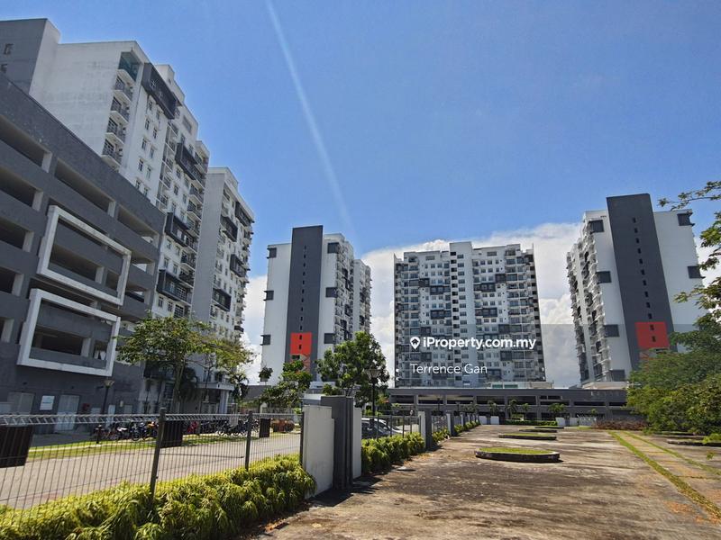 WALKING DISTANCE TO 5 BLOCKS OF APARTMENTS 