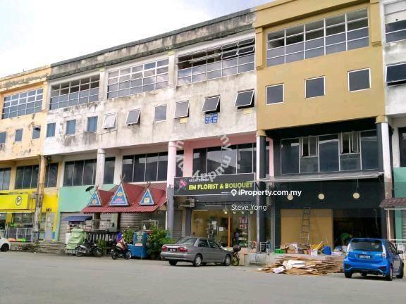 Shop for Sale in Bandar Country Homes, Rawang by Steve Yong - iProperty.com.my