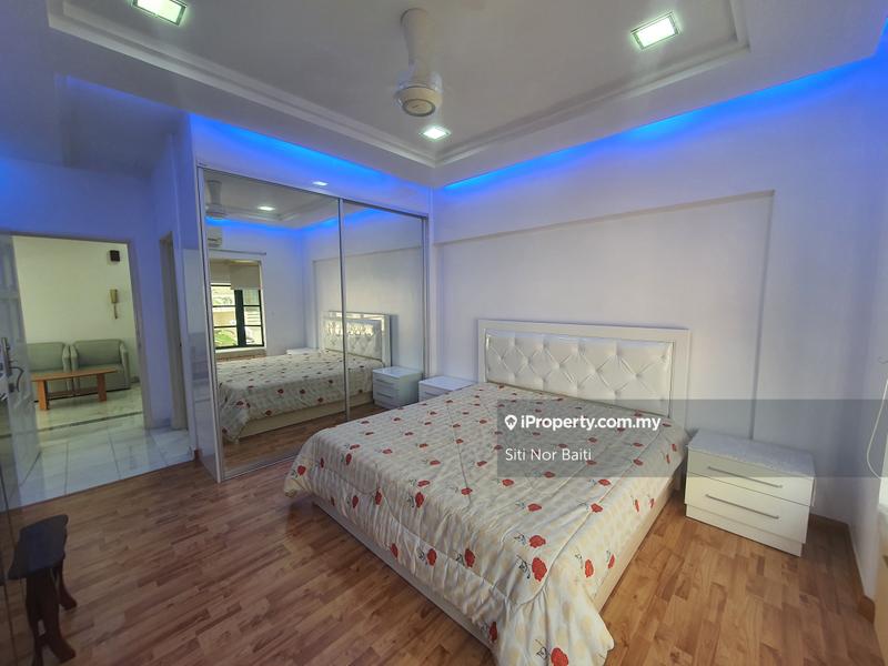 Rumah Bandar untuk Dijual di Ampang Hilir, Ampang oleh Siti Beeb - iProperty.com.my