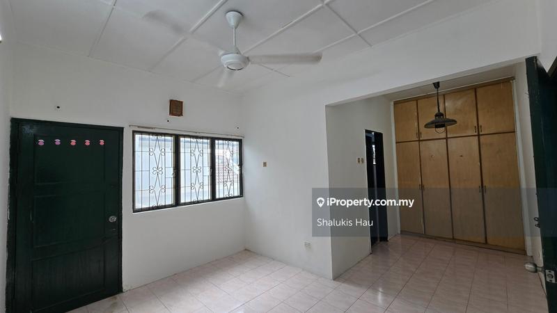 Apartment for Sale in Pelangi Court by Shalukis Hau - iProperty.com.my