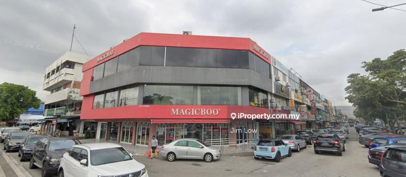 For Rent - Petaling Jaya , SS2 , PJ Corner unit Facing Main Road with Lift