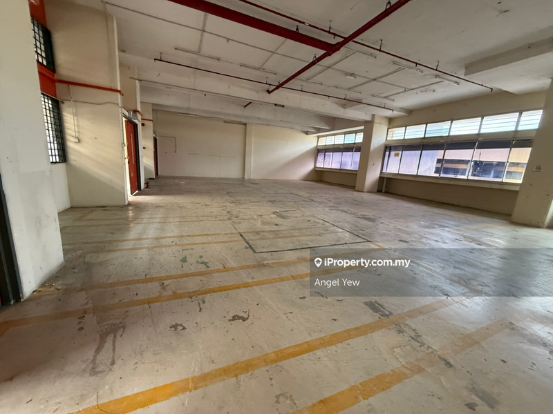 For Rent - Segambut warehouse with cargo lifts and container dock levellers