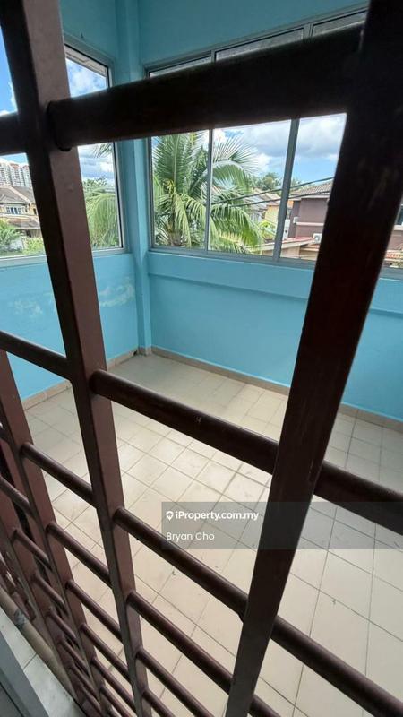 Rumah Berangkai 2 Tingkat untuk Dijual di Taman Prima Saujana, Kajang oleh Bryan Cho - Balcony - iProperty.com.my