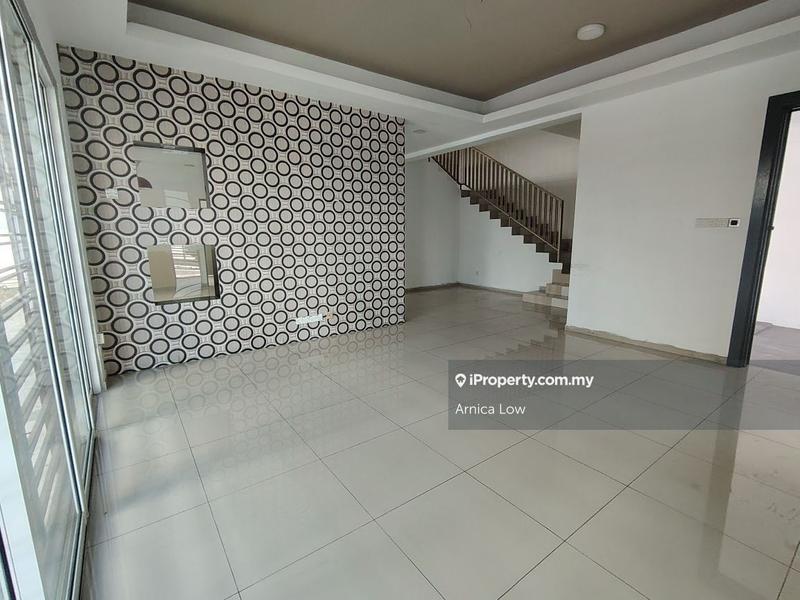 Rumah Berkembar untuk Dijual di Taman Equine, Seri Kembangan oleh Arnica Low - iProperty.com.my
