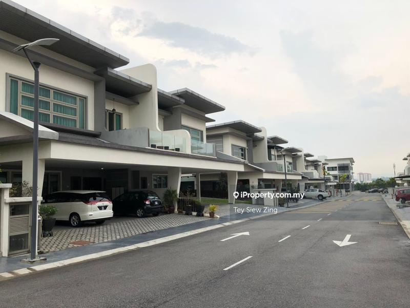 Rumah Berkembar untuk Dijual di Taman Bukit Serdang, Seri Kembangan oleh Tey Siew Zing - iProperty.com.my