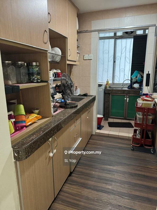Condominium for Sale in Amadesa Resort Condominium by SL Yap - Kitchen - iProperty.com.my