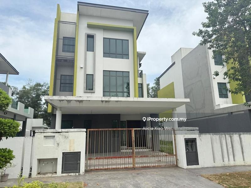 Bungalow House for Sale in Bandar Country Homes, Rawang by Alicia Xiao Wei - iProperty.com.my