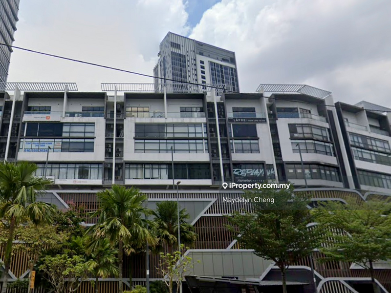 For Sale - 4.5% ROI 5-STOREY SHOP WITH LIFT FULLY TENANTED