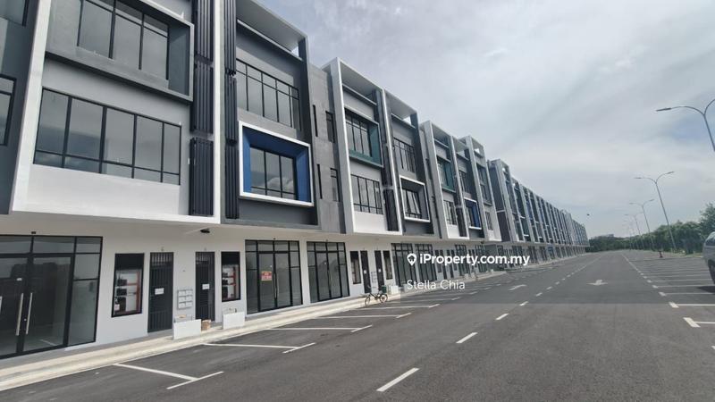 For Rent - Crest Austin Ground Floor Shoplot (Lake Front Facing) LA22*75sf