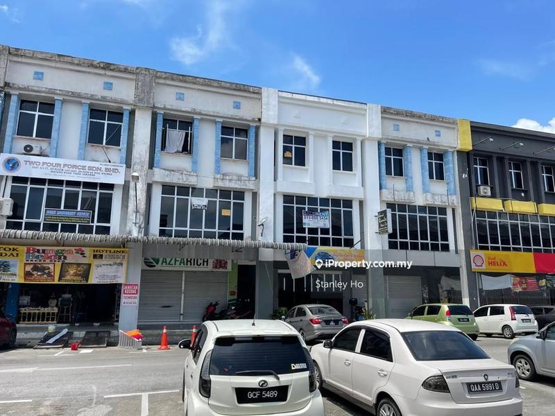For Rent - Lee Ling Commercial Center, Emart Matang Jaya