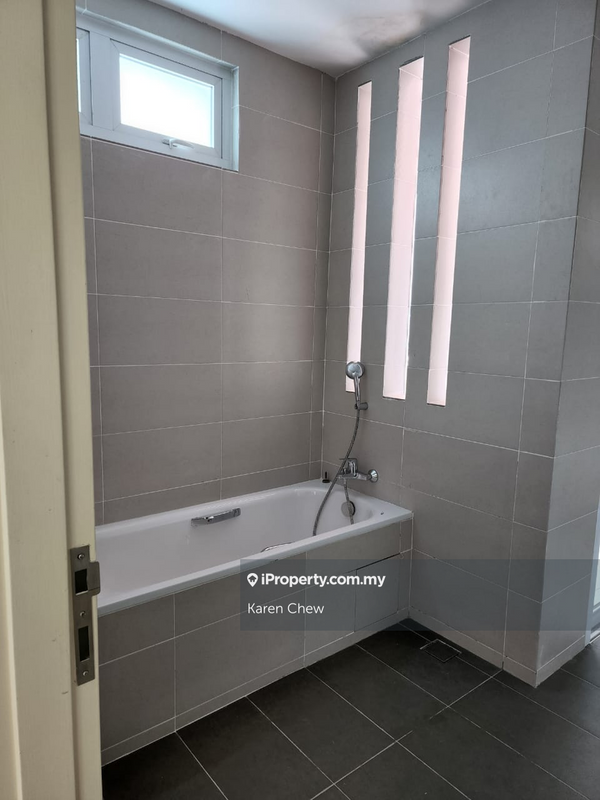 Rumah Berkembar untuk Dijual di 3 Storey Semi D @ Cypress Villa, Sungai Ara, Sungai Ara oleh Karen Chew - iProperty.com.my