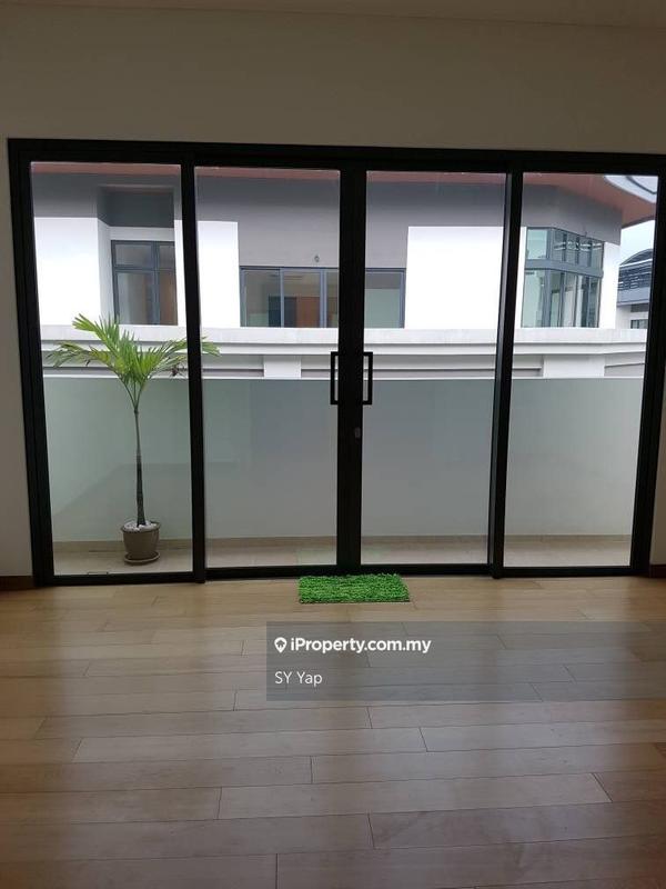 For Sale - Plaza Arkadia