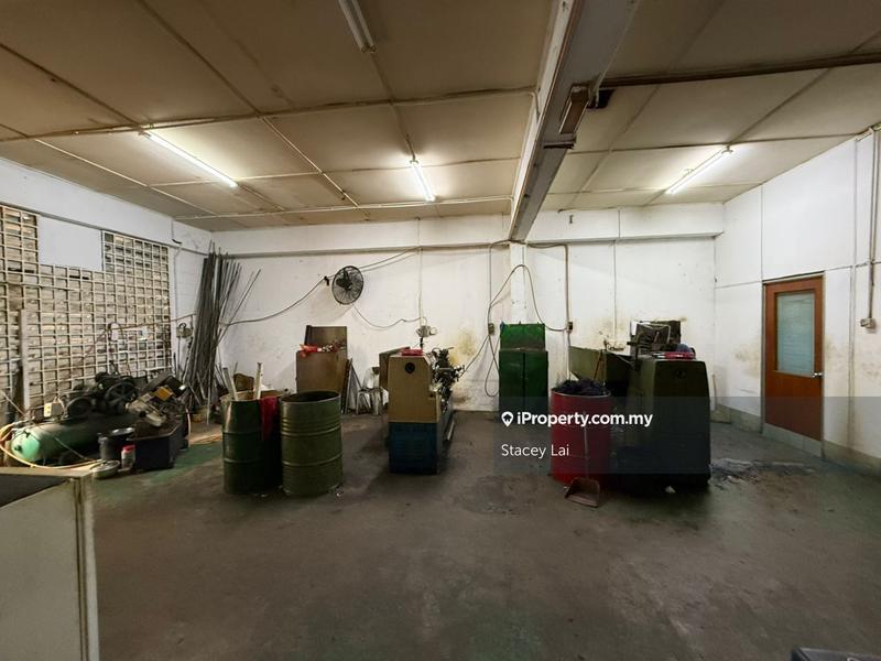 Terrace Factory for Sale in Taman Bukit Serdang, Seri Kembangan by Stacey Lai - iProperty.com.my