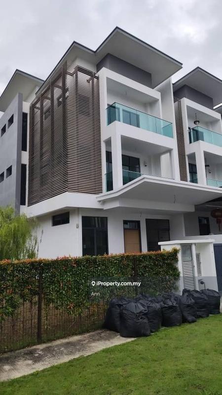 Rumah Berangkai 3 Tingkat untuk Dijual di Bandar Nusaputra, Puchong oleh Ann - iProperty.com.my