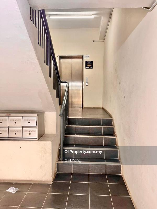 Pejabat untuk Disewa di Bandar Putra Permai, Seri Kembangan oleh C.H.Yong - with lift office unit - iProperty.com.my