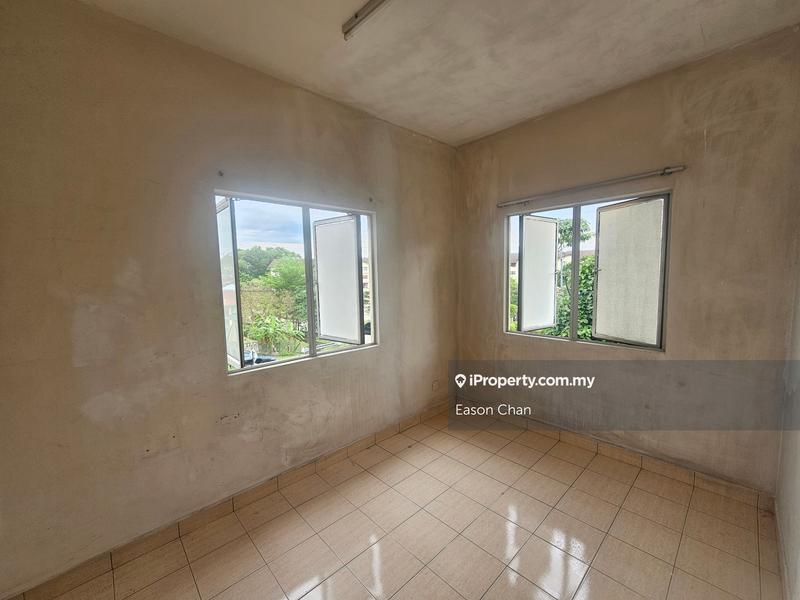 2-storey Terraced House for Sale in Pusat Bandar Putra Permai, Seri Kembangan by Eason Chan - iProperty.com.my