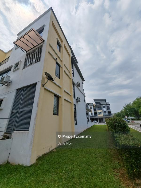 Townhouse for Sale in 16 Sierra, Puchong by Jane Hor - iProperty.com.my