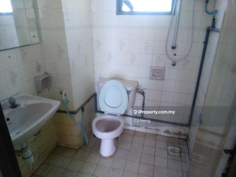 Pangsapuri untuk Dijual di Vista Angkasa oleh Cs Heng - iProperty.com.my