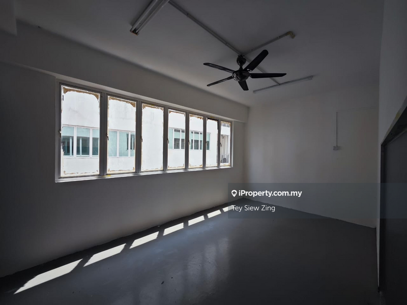 Shop / Office untuk Disewa di Bandar Putra Permai, Seri Kembangan oleh Tey Siew Zing - iProperty.com.my