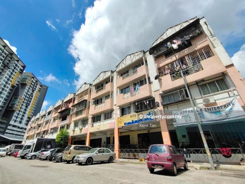 Rumah Bandar untuk Disewa di Taman Pinggiran Putra, Seri Kembangan oleh Kent Tan - iProperty.com.my
