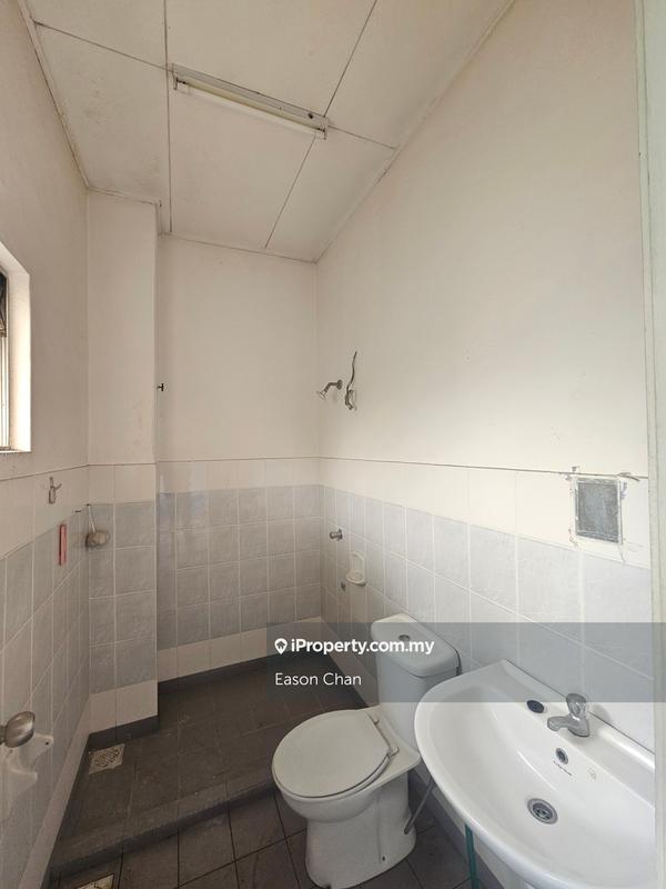 2-storey Terraced House for Sale in Pusat Bandar Putra Permai, Seri Kembangan by Eason Chan - iProperty.com.my