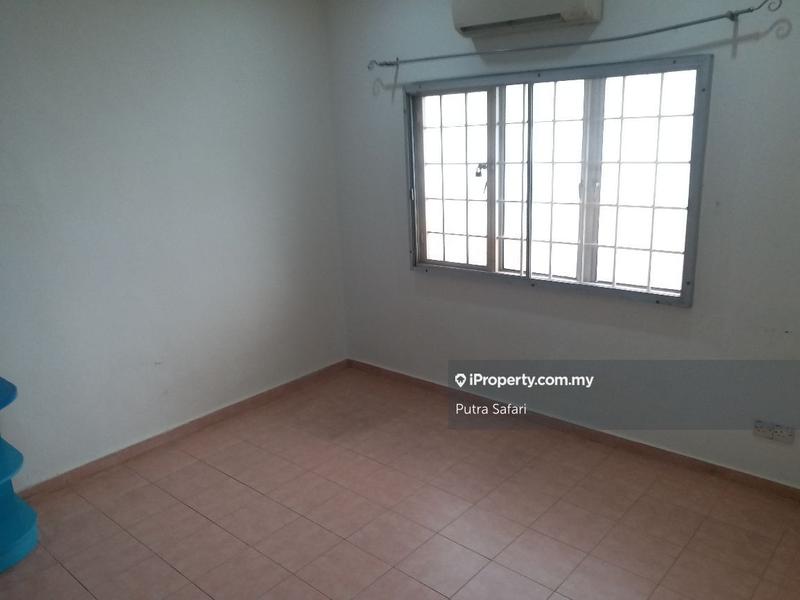 Rumah Berkembar untuk Dijual di Seksyen 9, Shah Alam oleh Putra Safari - iProperty.com.my