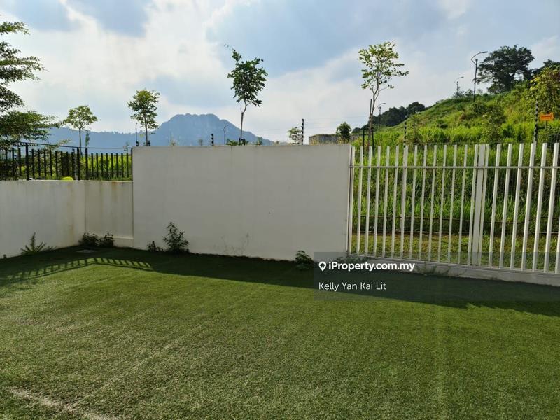 Bungalow House untuk Dijual di Taman Melawati, Ulu Kelang oleh Kelly Yan Kai Lit - Private backyard garden facing mountain - iProperty.com.my