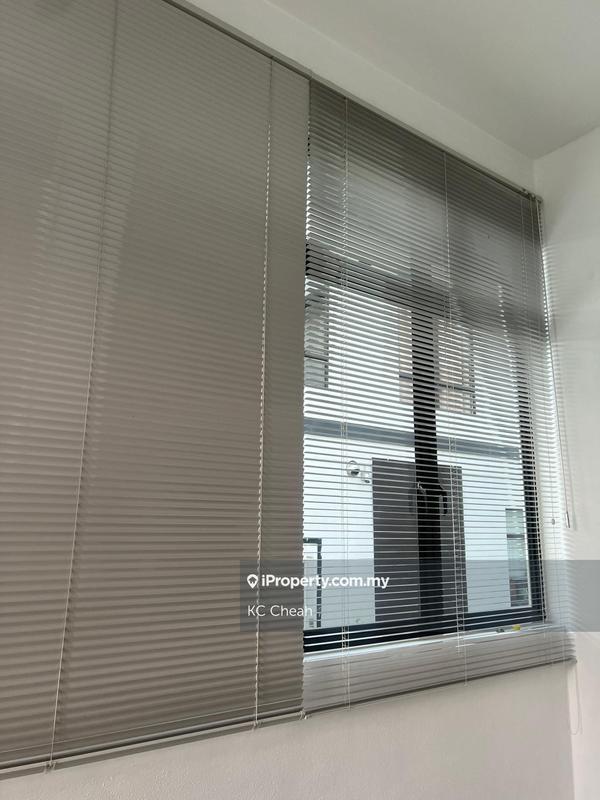 Rumah Berangkai 2 Tingkat untuk Disewa di AVENHAM GARDEN Corner Lot, Puncak Alam oleh KC Cheah - Back courtyard - iProperty.com.my