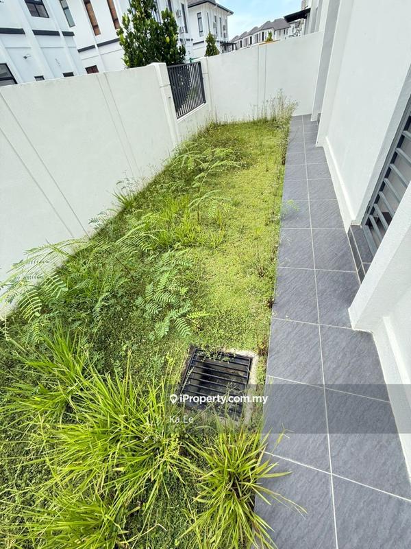 Rumah Berkembar untuk Dijual di Eco Grandeur, Puncak Alam oleh Ka Ee - iProperty.com.my
