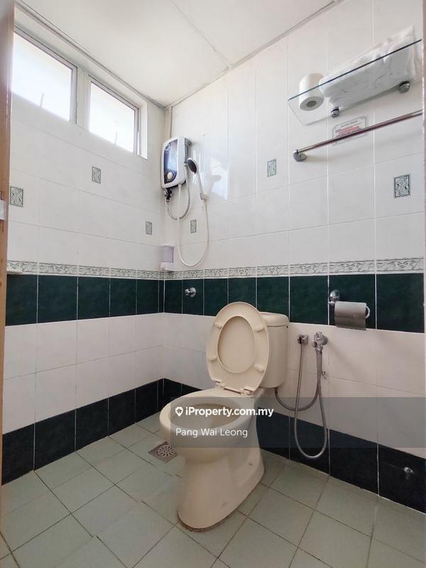 Apartment for Sale in Glory Beach Resort by Pang Wai Leong - iProperty.com.my