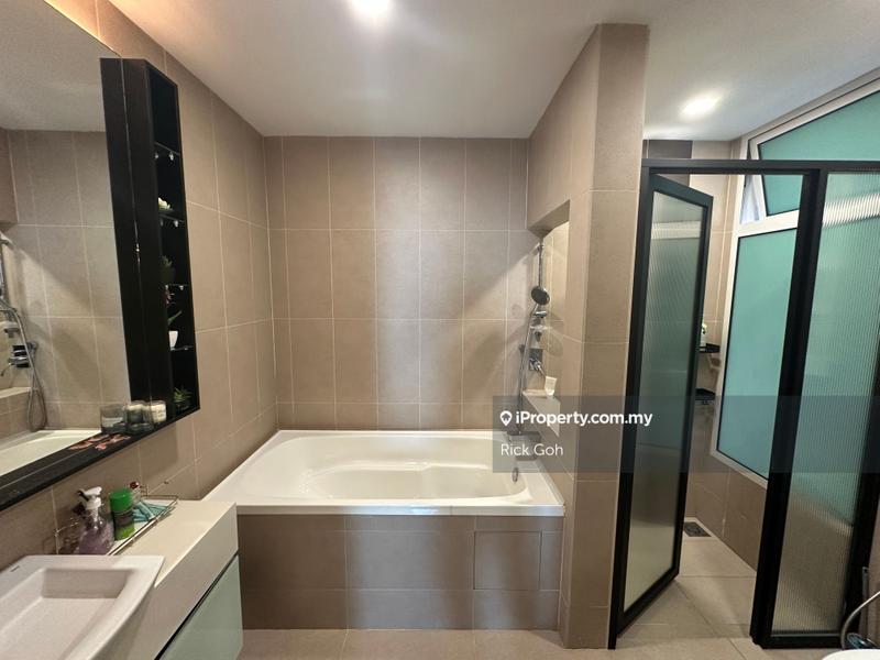 For Sale - Gurney Paragon