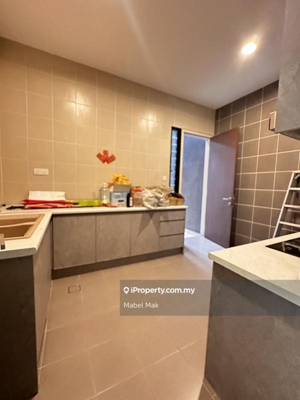 Rumah Berkembar untuk Dijual di Taman Bukit Serdang, Seri Kembangan oleh Mabel Mak - iProperty.com.my