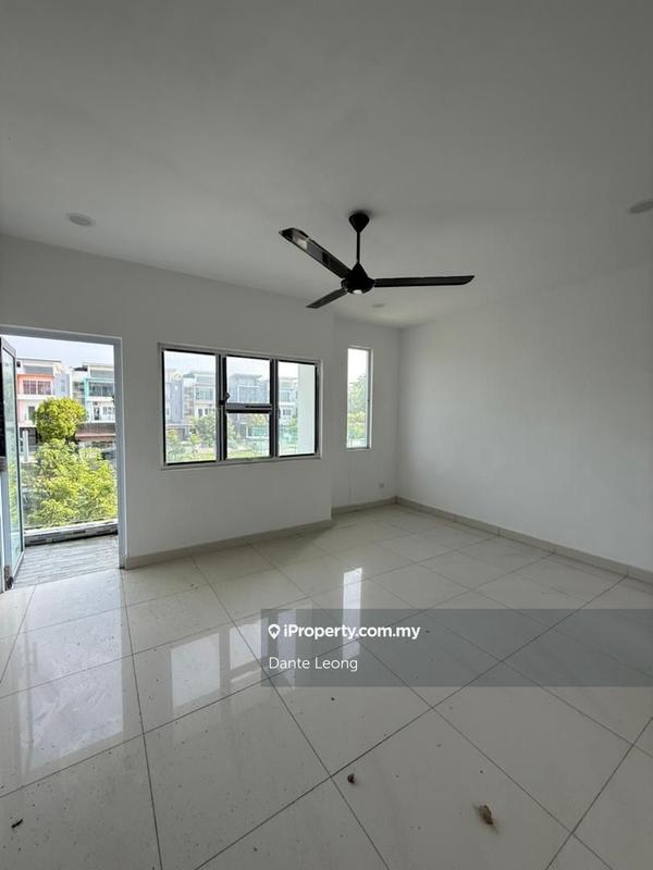 Rumah Berangkai 3 Tingkat untuk Dijual di Taman Sri Tanjung, Semenyih oleh Dante Leong - iProperty.com.my