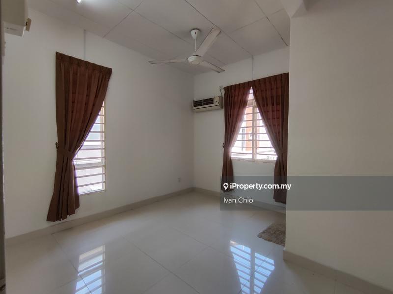 Rumah Berkembar untuk Dijual di Taman Kipark, Puchong oleh Angel Lin - iProperty.com.my