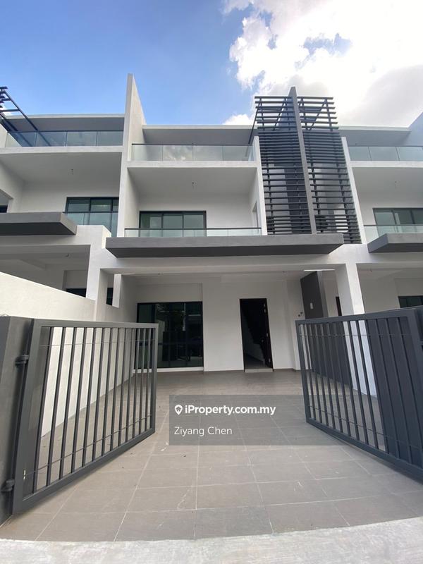 Rumah Teres 3-Tingkat untuk Dijual di Batu 9, Cheras oleh Ziyang Chen - iProperty.com.my