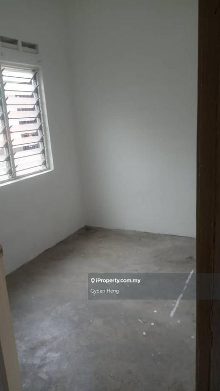 Rumah Flat untuk Dijual di Taman Pulai Utama oleh Gyden Heng - iProperty.com.my