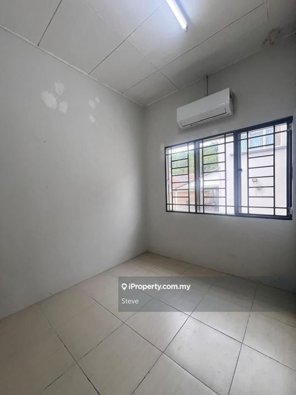 Rumah Berkembar untuk Dijual di Bandar Putra Permai, Seri Kembangan oleh Steve - iProperty.com.my